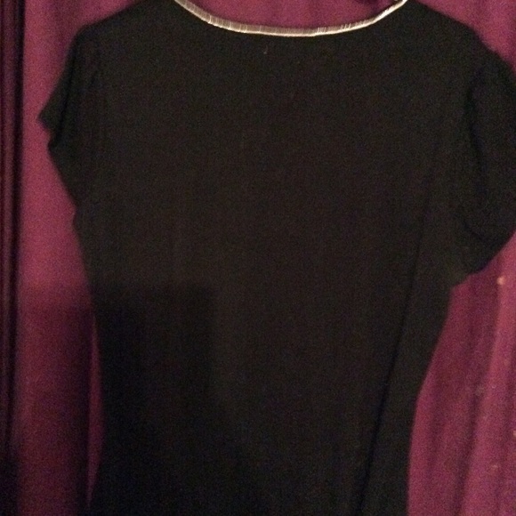 Like new black v neck tee - Picture 4 of 5